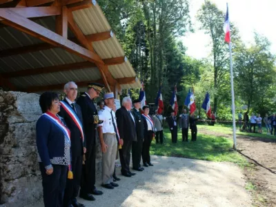 Le Four des Canadiens 100 après ; Inauguration - Martin Péron lieutenant-colonel de l’Armée canadienne, Clément Pernot Président du Conseil départemental